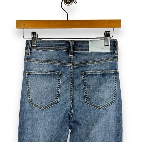 Zara High Rise Buttoned Flare Denim Jeans, Medium Wash, Size 2 - Picture 9 of 11